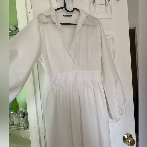 Cute looking long dress - Picture 2 of 4